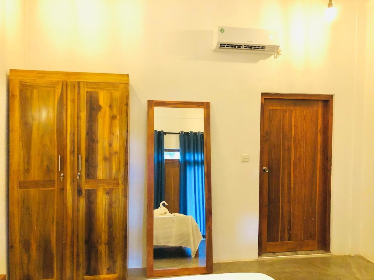 Hotel Surf Gangs Arugambay Arugam Bay Exterior foto